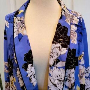 Brand new with tags. Beautiful JLo Floral Kimono Duster. Size XL.